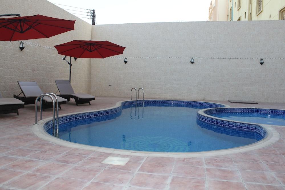 Al Sadarah Hotel Apartments - Outdoor Pool