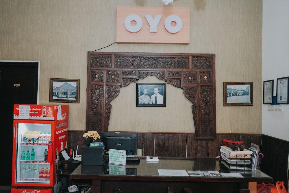 OYO 1130 Bandoeng Guest House Syariah - Reception