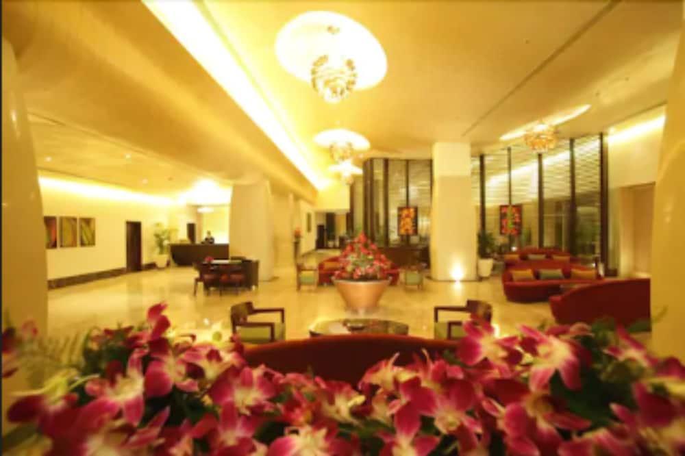 The Retreat Hotel & Convention Centre - Lobby