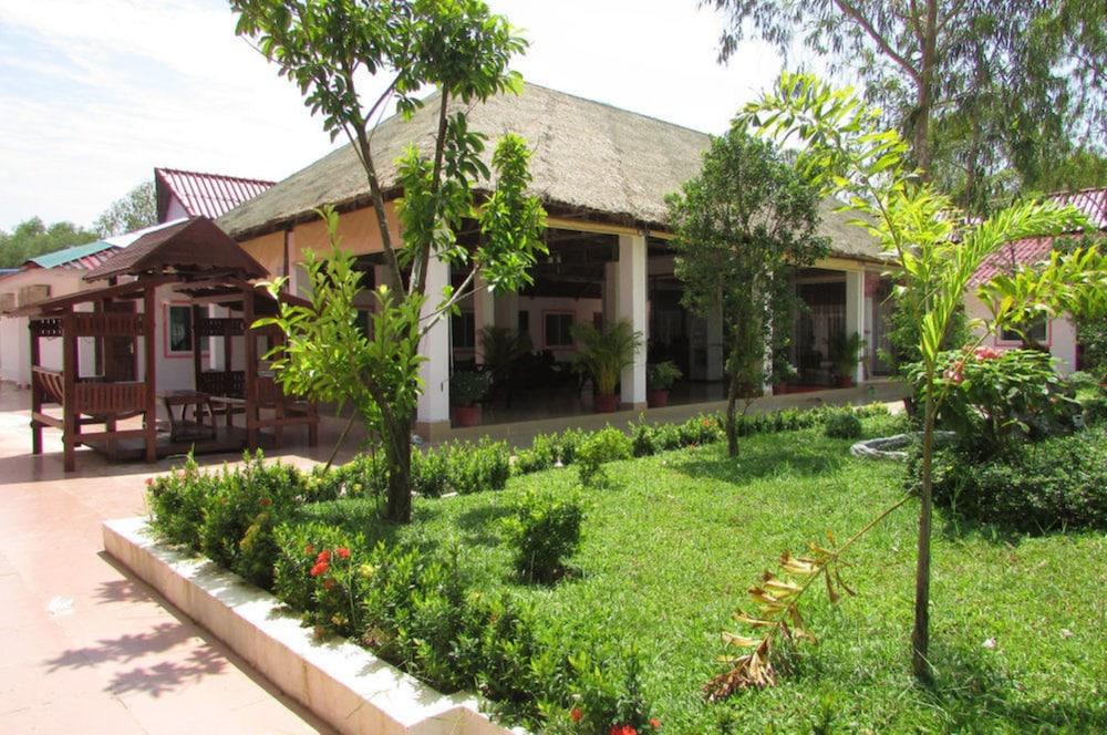 Jully Anna Guesthouse - Property Grounds