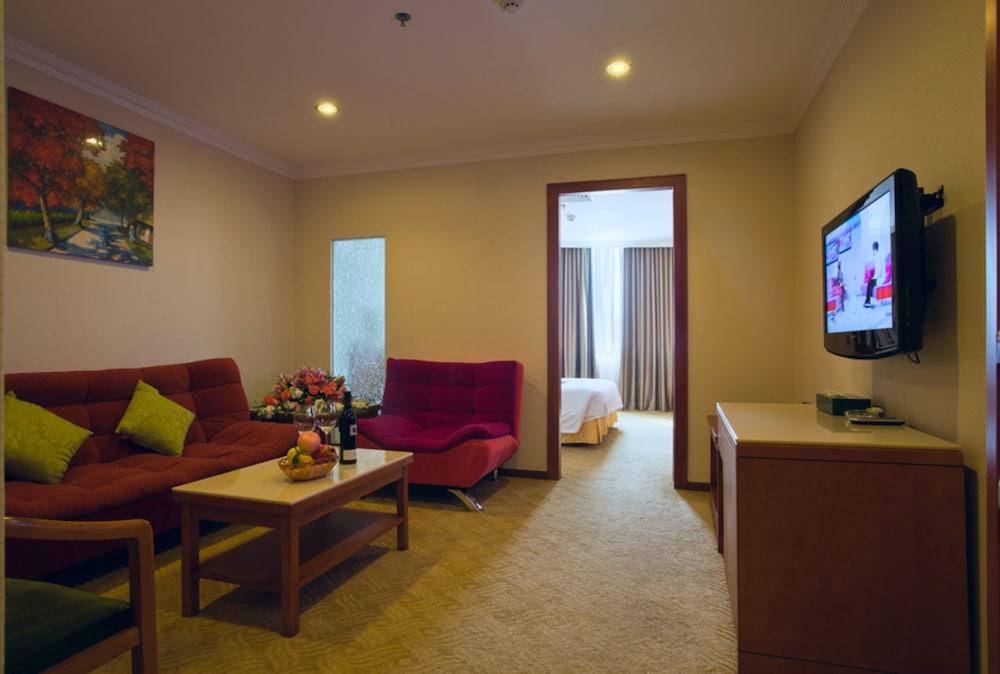 L Hotel Lianhua - Room