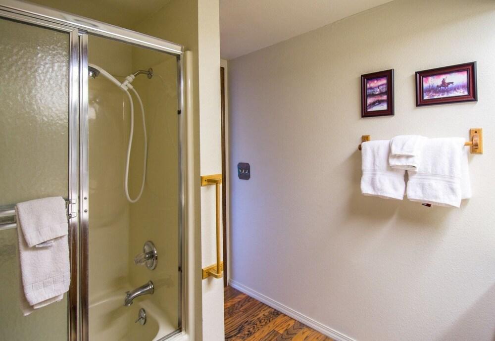 Country Club Condo - Bathroom Shower