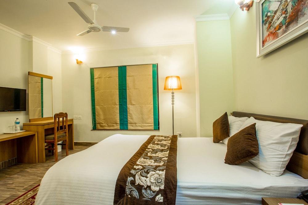 Mahadev Hotel - Room