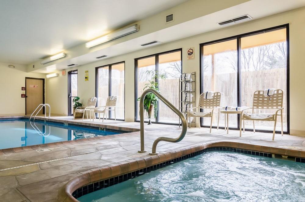 Quality Inn & Suites - Pool