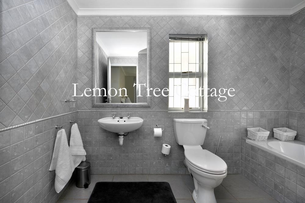 Lemon Tree Cottage - Bathroom