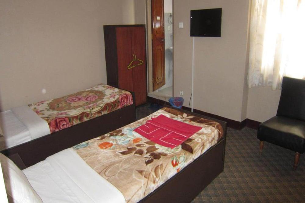 Hotel Aagaman - Room