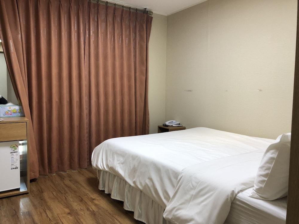 Jeju Skyhill Business Hotel - Room