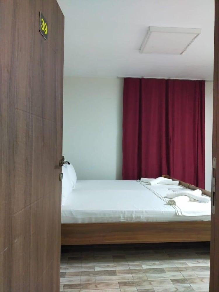 Metatron Suit Hotel - Room