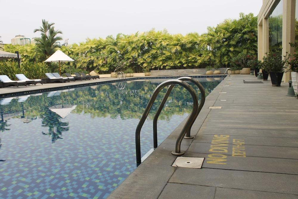 Courtyard by Marriott Kochi Airport - Outdoor Pool