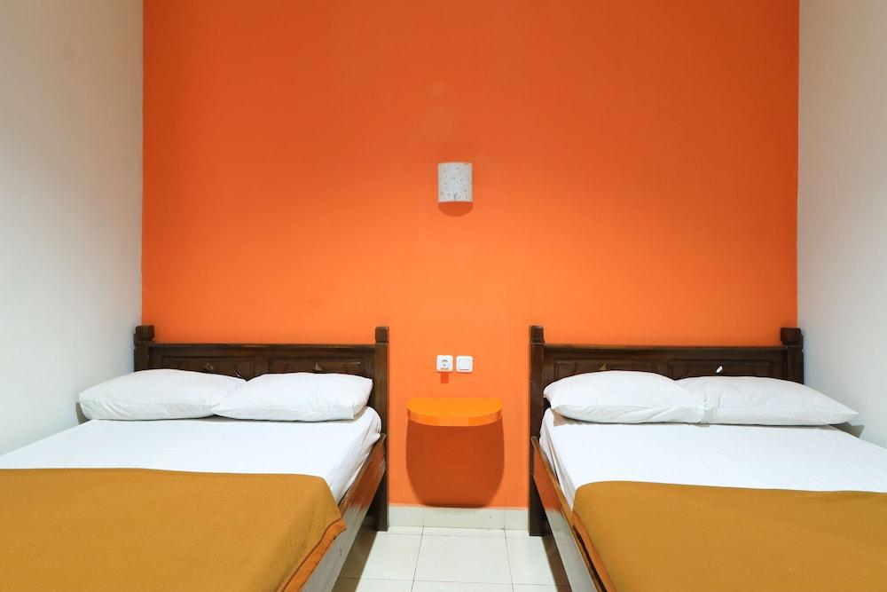 Hotel Warta Putra - Room