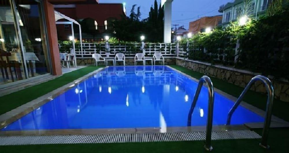 Umit Hotel - Outdoor Pool