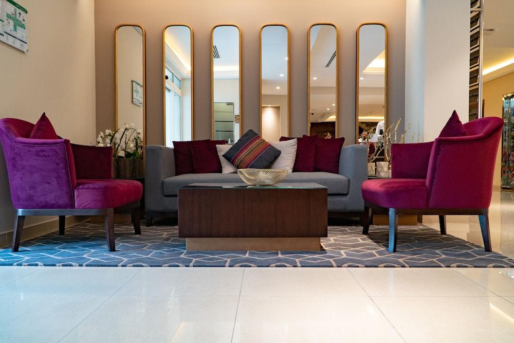 Al Ain Palace Hotel - Lobby Sitting Area