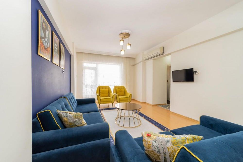Cozy Apartment Near Mermerli Beach in Muratpasa - Room