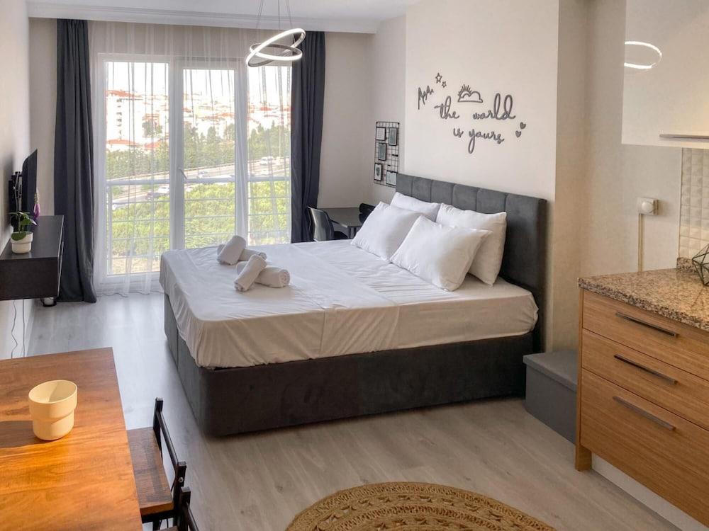 Cozy and Modern Studio With City View in Atasehir - Room