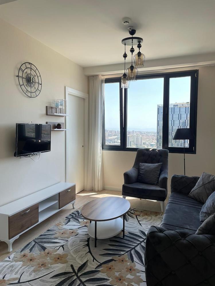 1 Bedroom Apartment High Floor City View - Featured Image
