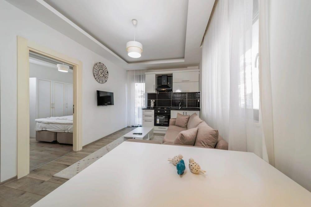 Comfy Flat With Central Location in Kepez Antalya - Room