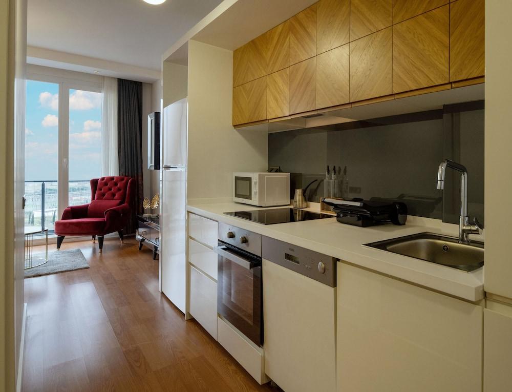 Liv Marmara Residence by NewInn - Private kitchen