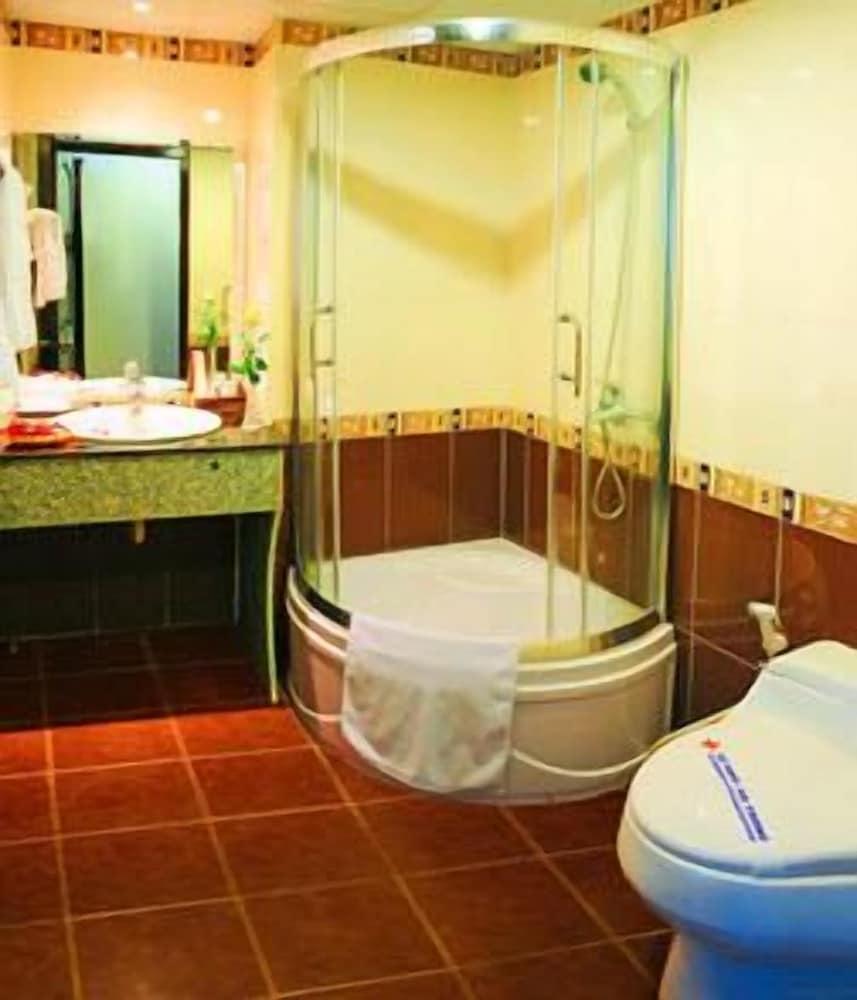Lammy Hotel - Bathroom