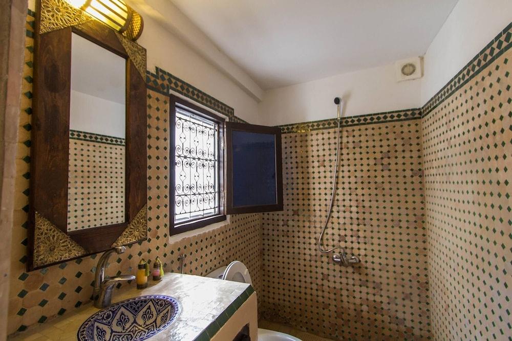 Room in B&B - Riad Taha - Roukia Room - Bathroom