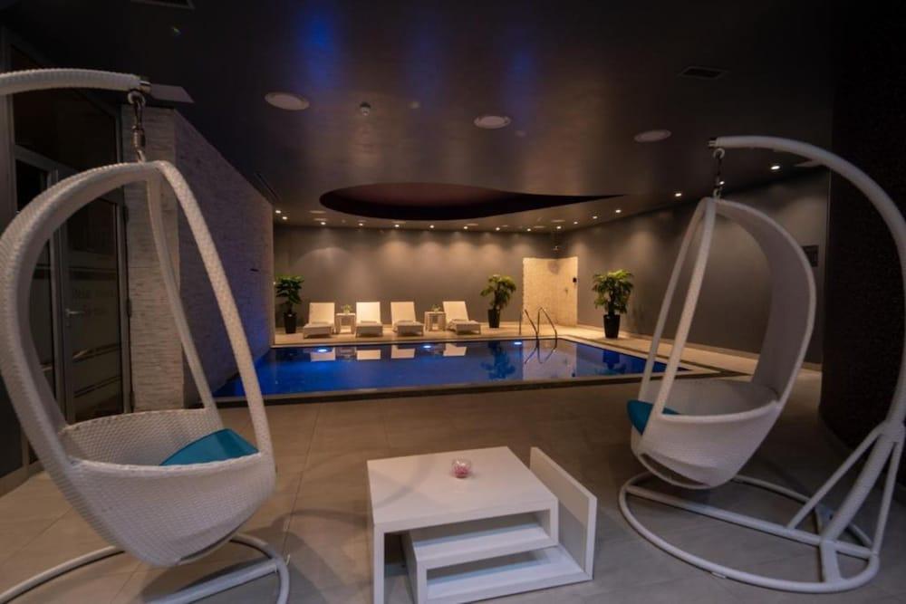 Boutique Hotel Life - Indoor Pool