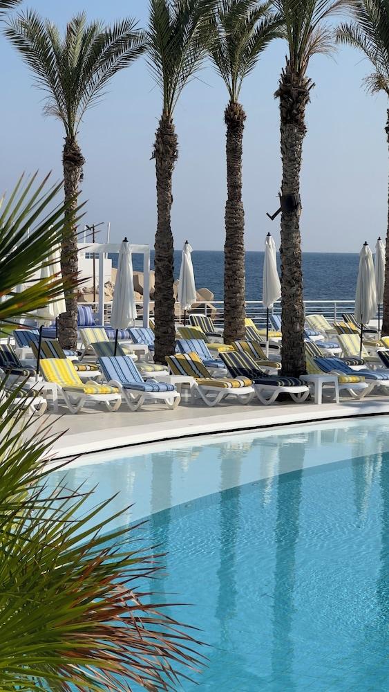 Riviera Hotel Beirut - Outdoor Pool