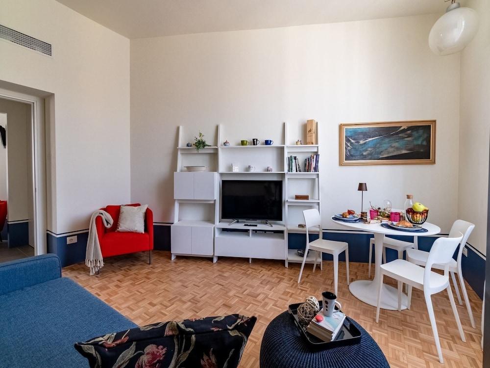 The Best Rent - Apartment in Milan downtown - Living Area