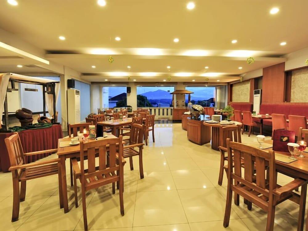 Hotel Grasia Semarang - Featured Image