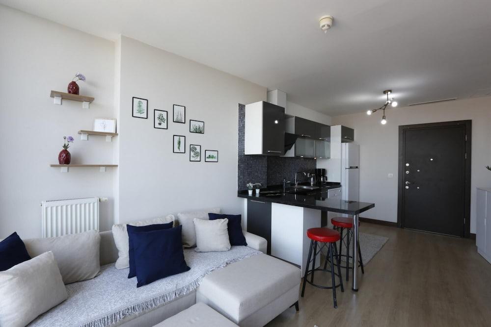 Lovely and Central Flat With City View in Atasehir - Featured Image