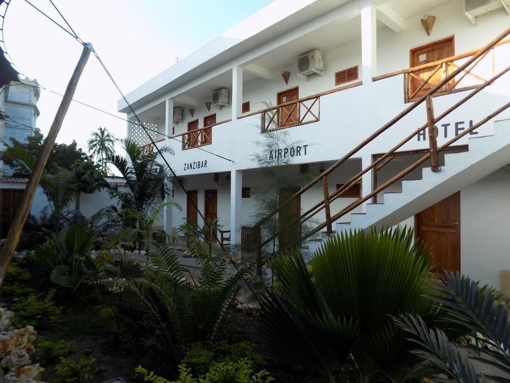 27 Cafe Zanzibar Airport Hotel - Exterior