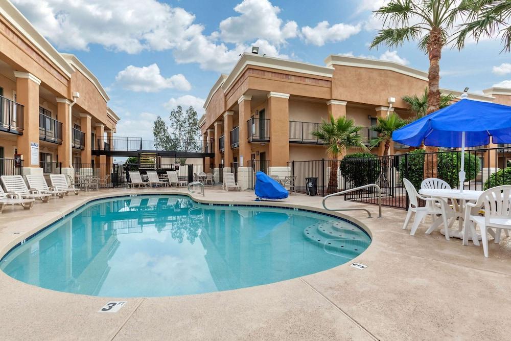 Quality Inn & Suites near Downtown Mesa - Pool