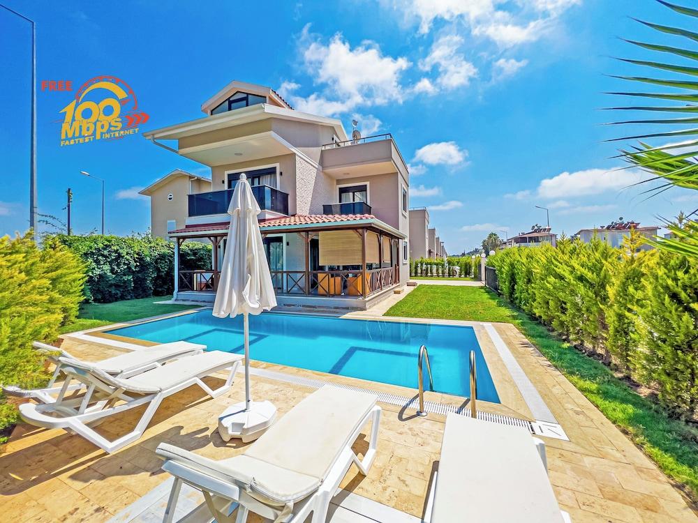 Paradise Town Villa Belhamra - Featured Image