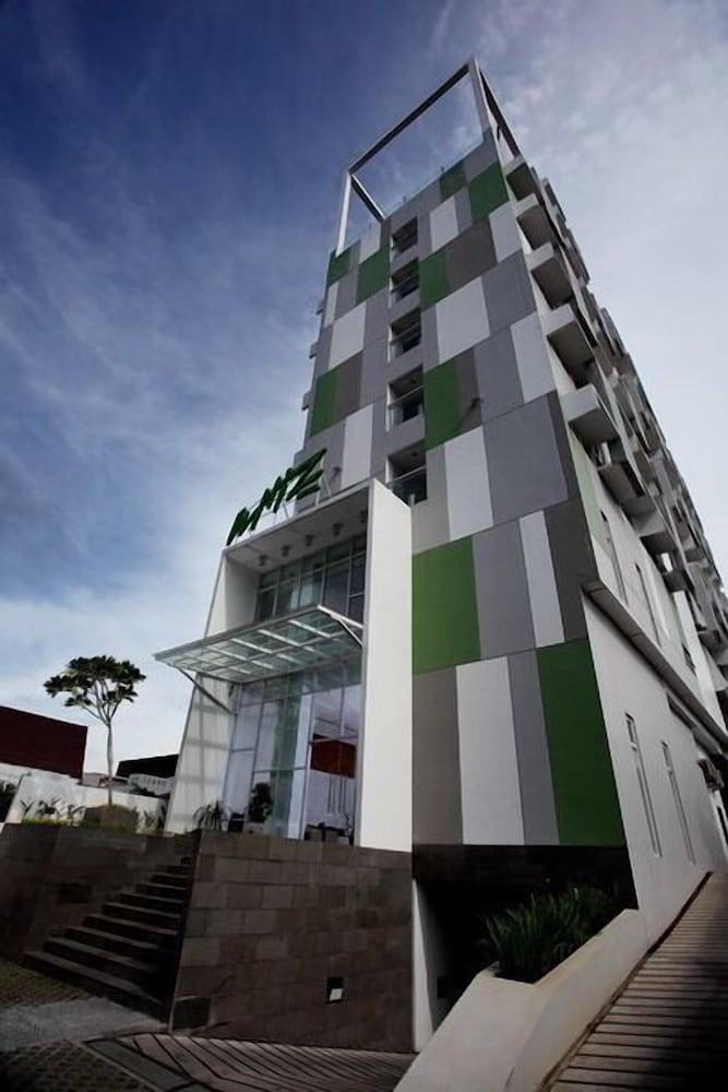 Whiz Hotel Pemuda Semarang - Featured Image