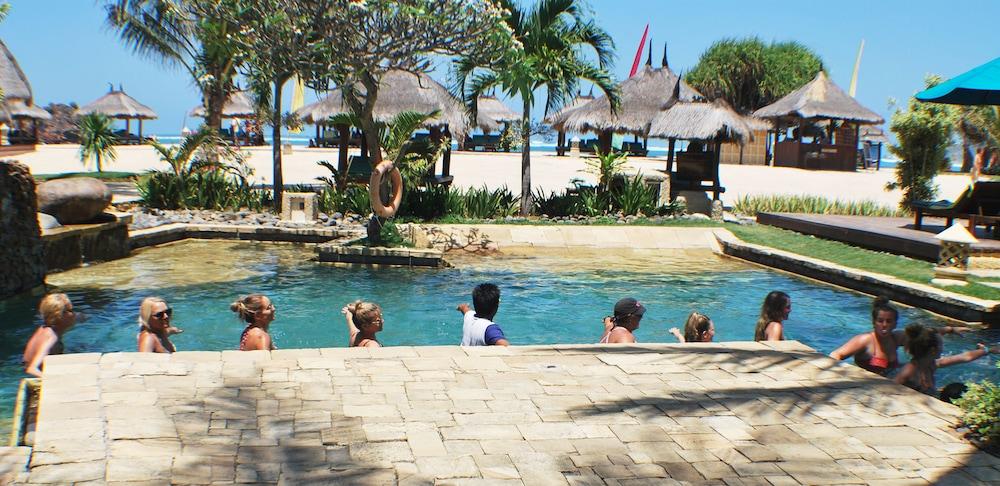 Novotel Lombok Resort and Villas - Outdoor Pool