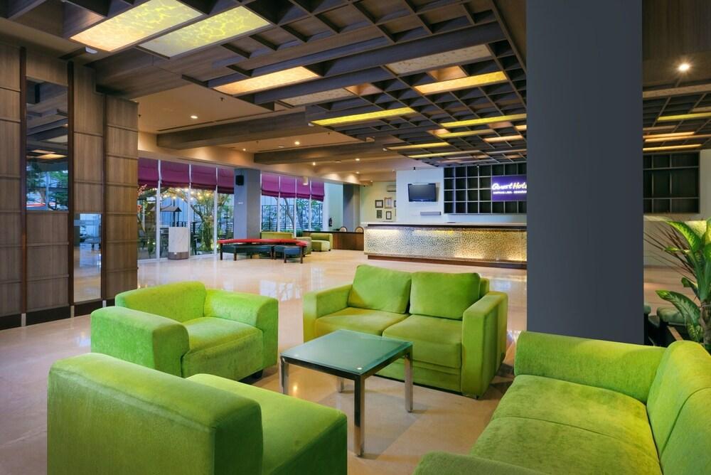 Quest Hotel Simpang Lima - Semarang by ASTON - Lobby Sitting Area