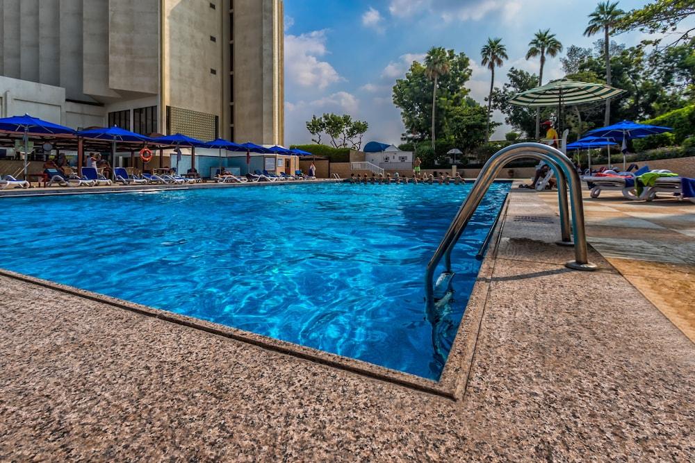 BM Beach Hotel - Outdoor Pool