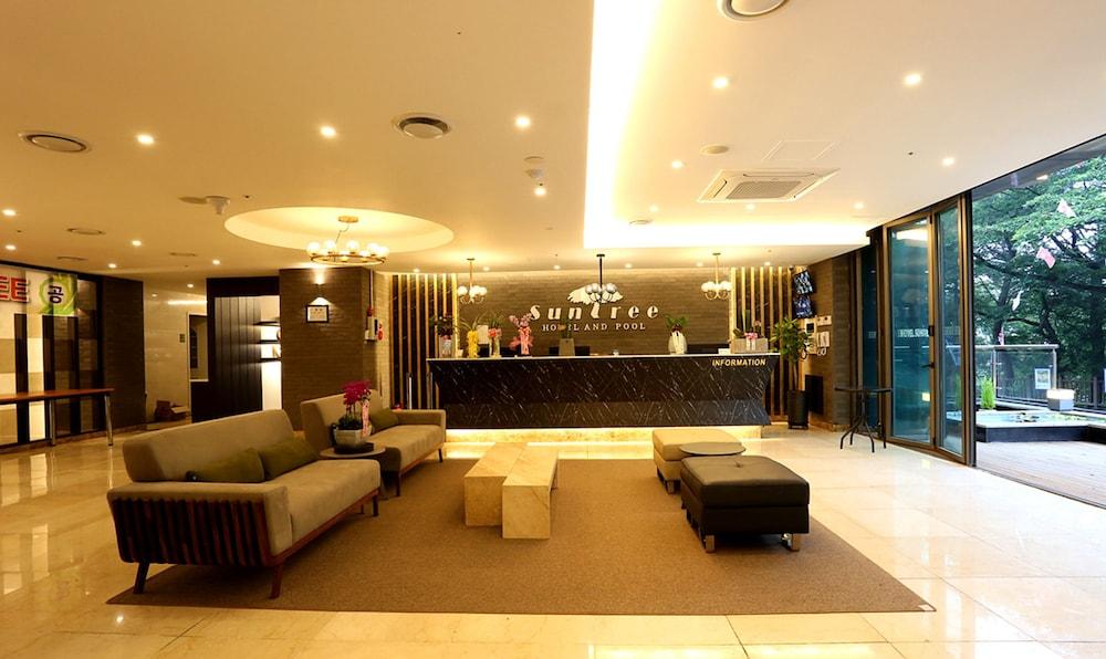 Suntree Hotel - Lobby Sitting Area