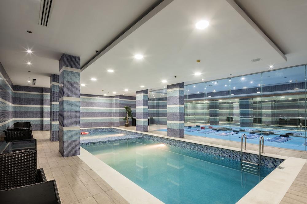 Naviti Warwick Al Khobar - Indoor Pool