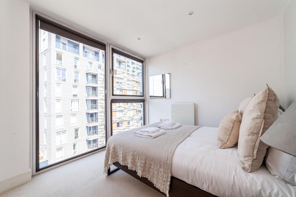 The Canary Wharf Apartments - Room