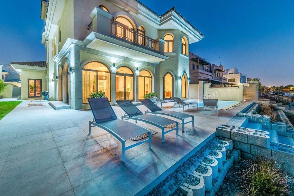 Amazing 5 Bedroom Villa With Private Pool - Featured Image