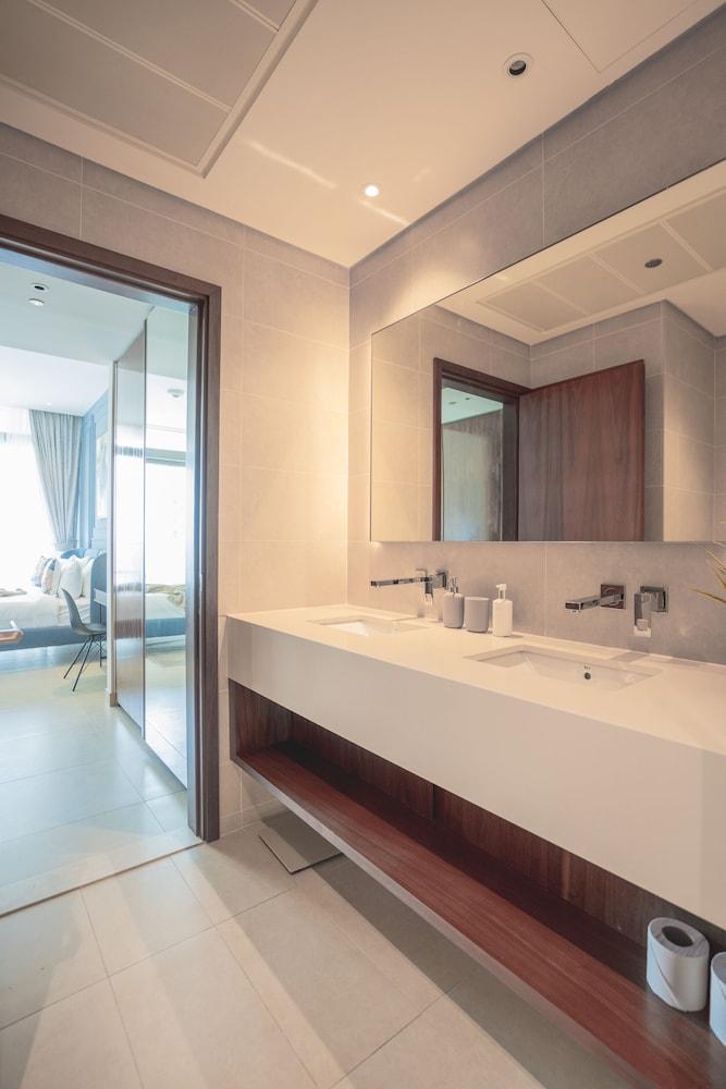 Nasma Luxury Stays- Marina Gate 1 - Bathroom