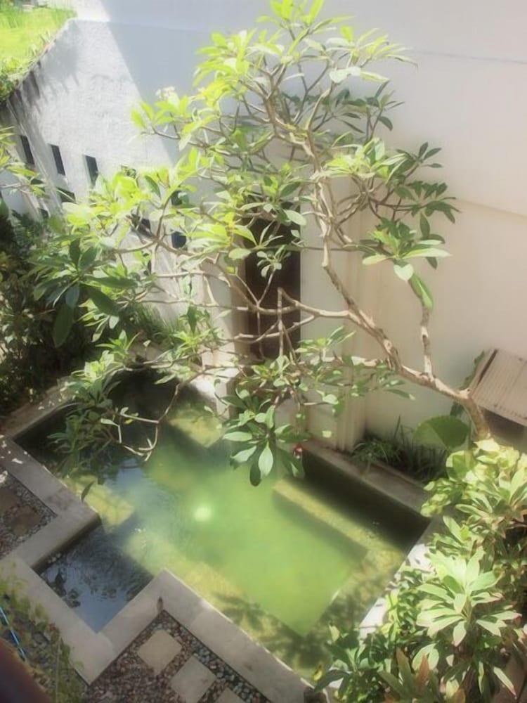 Al-Isha - Outdoor Pool