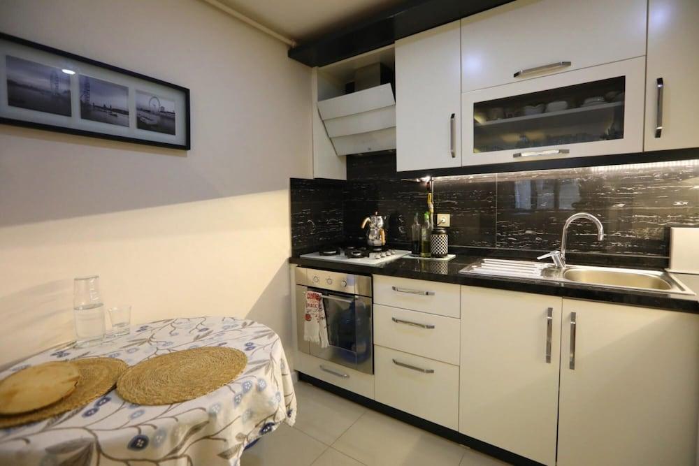 Apartment Close to Idealtepe Marmaray Station - Room