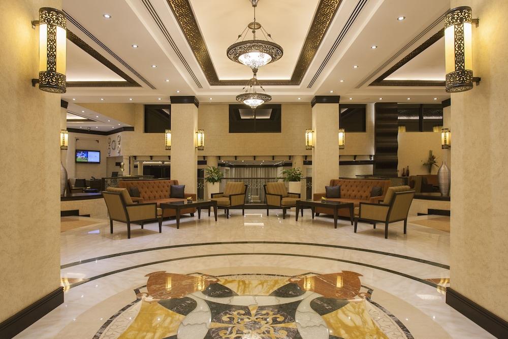 Danat Al Ain Resort - Lobby Sitting Area