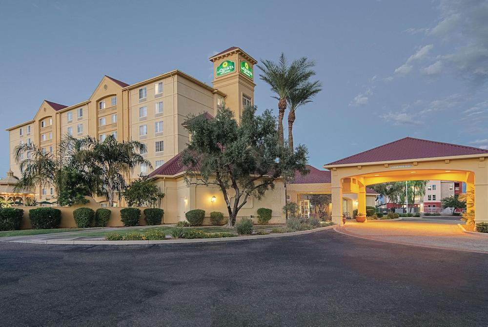 La Quinta Inn & Suites by Wyndham Phoenix Mesa West - Exterior