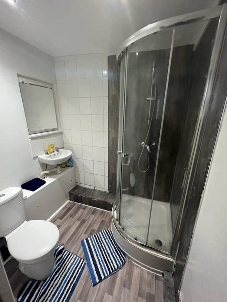 شقة جميلة بسرير واحد في شمال لندن - Bathroom