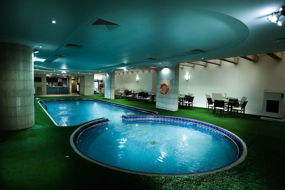 Howard Johnson by Wyndham Dammam - Indoor Pool