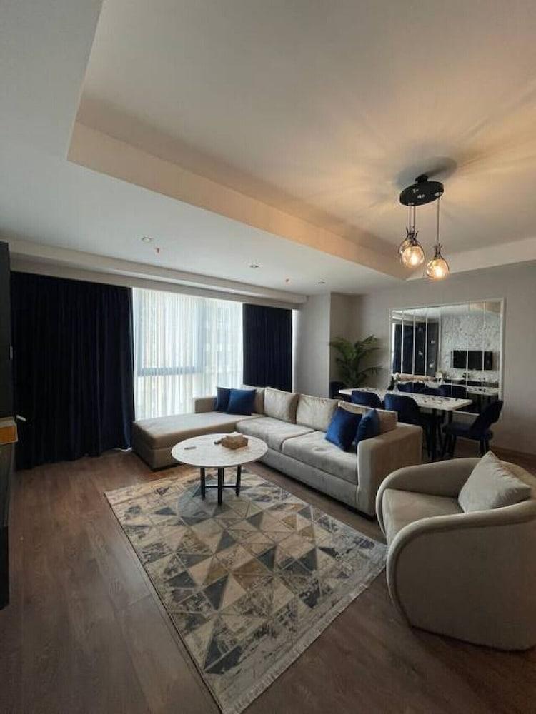 Brand-new 2 1 Apartment-near Mall of Istanbul - Room