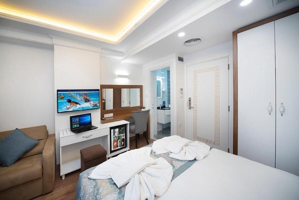 Lika Hotel - Beautiful Standard Double or Twin Room in Center Istanbul - Room