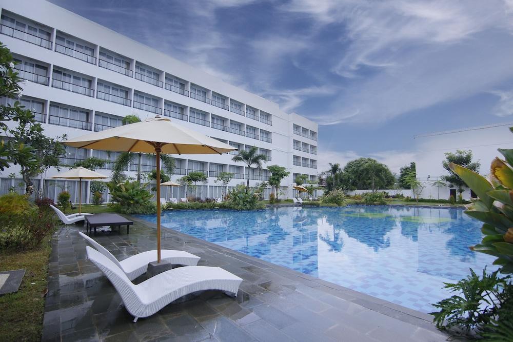 Raja Hotel Kuta Mandalika Resort & Convention - Featured Image