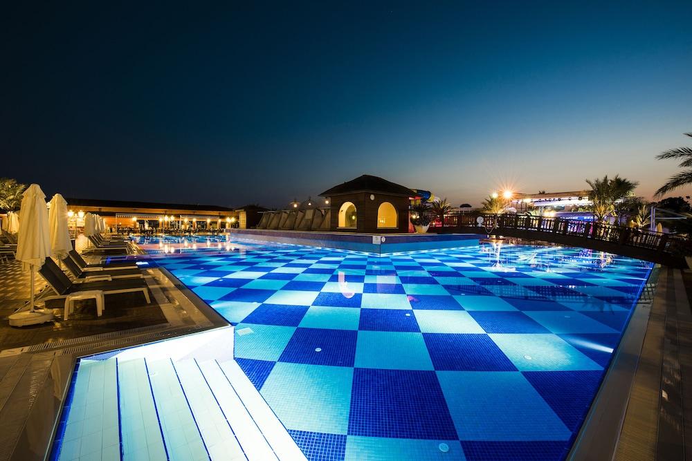 Quattro Beach Spa & Resort - All Inclusive - Outdoor Pool
